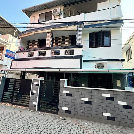 Cozy Haven Apartment Kochi Luaran gambar